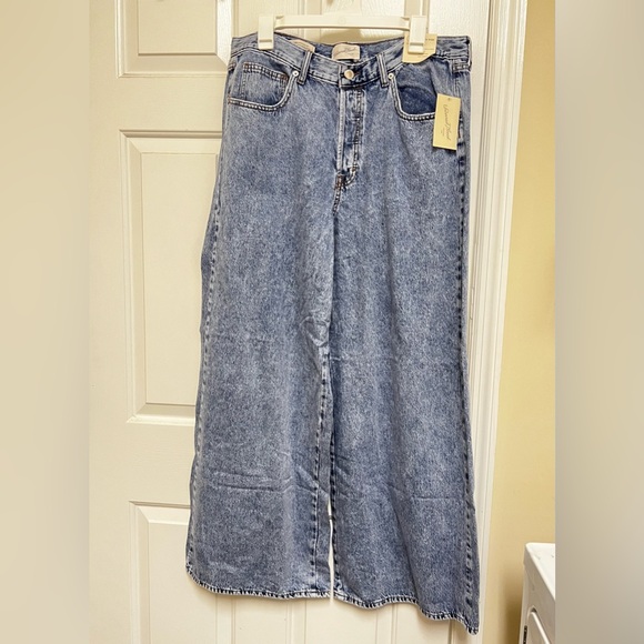 NWT Universal Thread Women's Mid Rise Light Wash Super Wide-Leg Jeans 14 - Picture 3 of 10